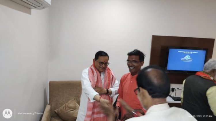 भाजपा समर्थित पूर्व विधान परिषद सभापति अवधेश नारायण सिंह ने गया स्नातक क्षेत्र से नामांकन पर्चा किया दाखिल