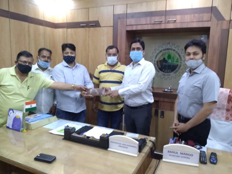 झारखंड प्लास्टिक पैकेजिंग मेटेरियल संघ ने आॅक्सीजन सिलेंडर के लिए चेंबर को किया सहयोग