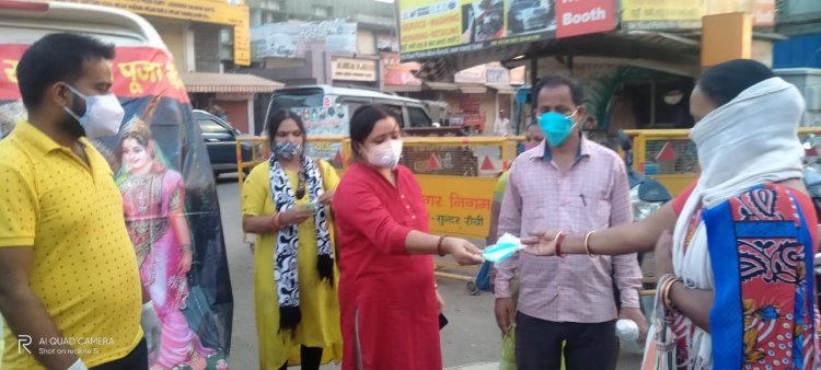 युवा रांची महानगर रामनवमी पूजा समिति की ओर से सेनिटाइजर,मास्क,हैंड ग्लब्स वितरित