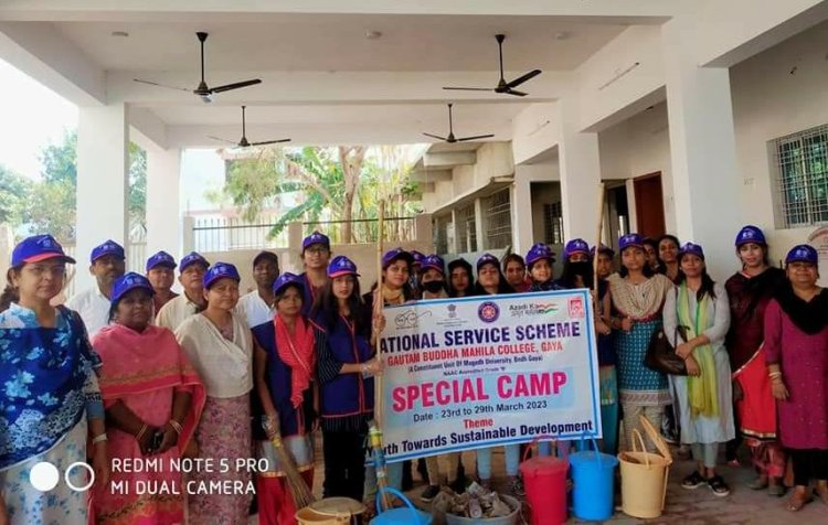 सप्तदिवसीय विशेष शिविर के तीसरे दिन स्वयंसेवकों द्वारा की गयी जीबीएम कॉलेज परिसर एवं आस-पड़ोस की साफ-सफाई