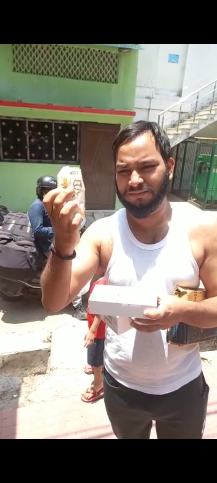 अमेजॉन से मंगवाया मोबाइल, डब्बा खोला तो निकला साबुन