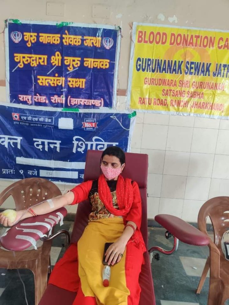 गुरुनानक सेवक जत्था के रक्तदान शिविर में युवाओं में दिखा उत्साह, पांच युवतियां सहित 34 लोगों ने किया रक्तदान