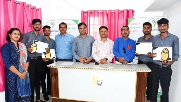 अब “रक्षक” करेगा महिलाओं की सुरक्षा, पटना के तीन छात्रों ने बनाया अद्भुत मोबाइल ऐप