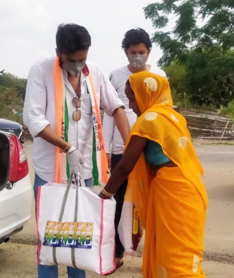 स्लम एरिया के गरीबों के बीच एनएसयूआई ने किया राशन वितरण, पीड़ित मानवता की सेवा सबसे बड़ा धर्म : इंद्रजीत