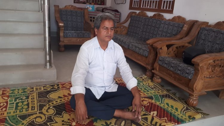 पत्रकारों की मांग को लेकर वरिष्ठ पत्रकार केबी मिश्रा बैठे भूख हड़ताल पर