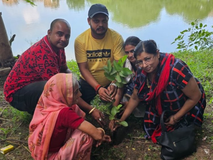 गया में युवा जदयू नेता कुमार गौरव उर्फ गौरव सिन्हा ने पौधारोपण कर पर्यावरण के प्रति लोगों को जागरूक किया