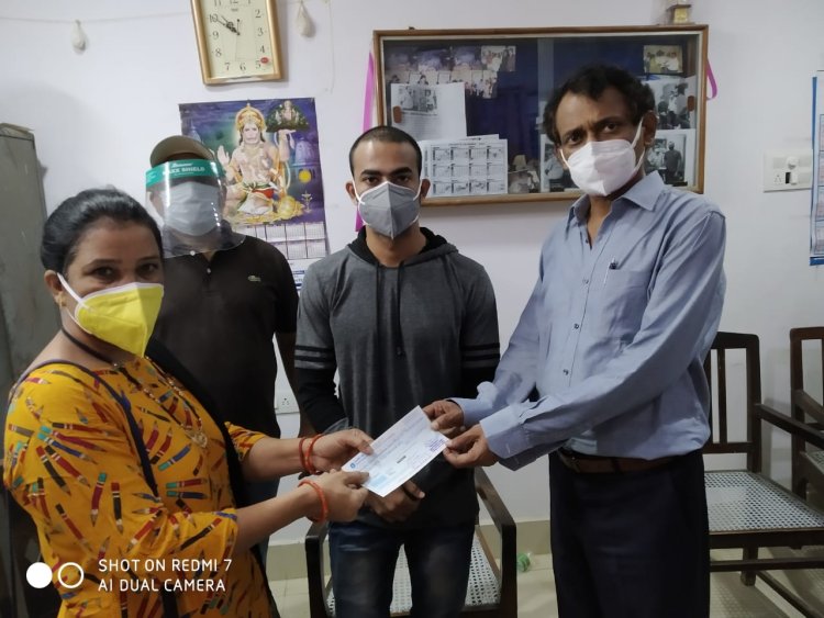 कोरोना संक्रमित होकर मृत अधिकारियों के आश्रितों को सीसीएल ने दी ओबीएस की राशि