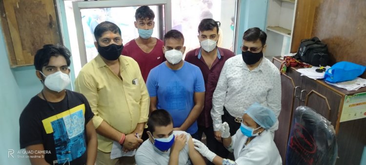 युवा महानगर रामनवमी पूजा समिति के सौजन्य से वैक्सीनेशन कैंप आयोजित