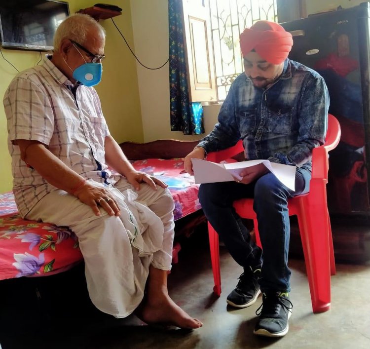 शहीद पत्रकार आशुतोष चौधरी के परिजनों से मिले एआइएसएम जेडब्लुए के प्रदेश प्रभारी प्रीतम भाटिया