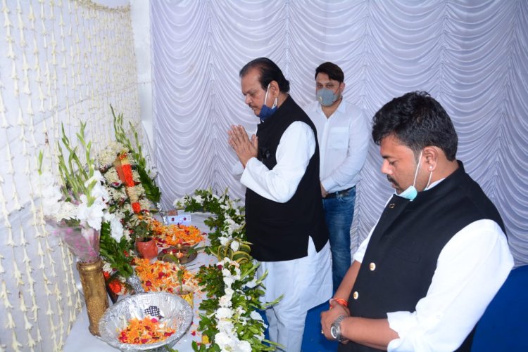 रांची के प्रथम मेयर स्व.शिव नारायण जायसवाल के श्राद्धकर्म में शामिल हुए पूर्व केंद्रीय मंत्री सुबोधकांत सहाय