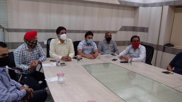 वेडिंग इंडस्ट्री से जुड़े व्यापारियों के साथ चैंबर की बैठक आयोजित