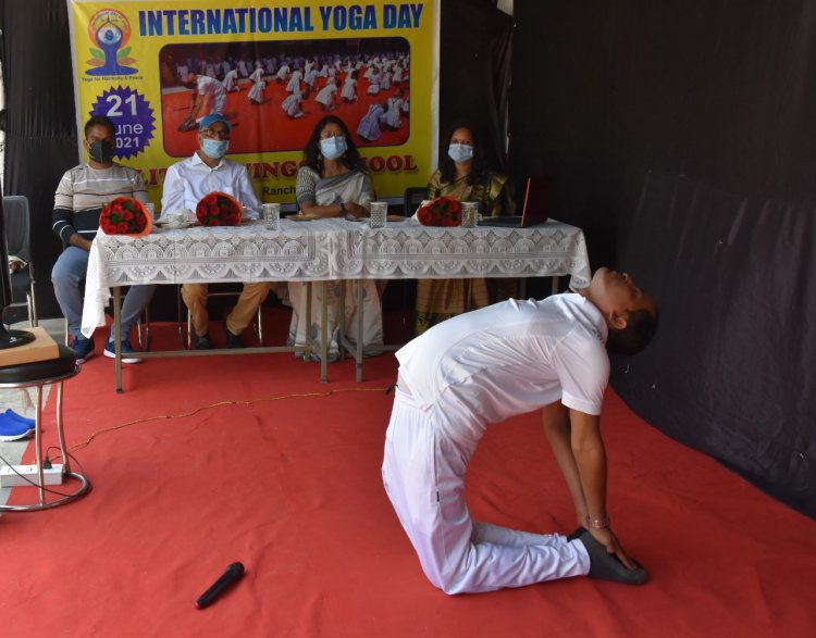 लिटिल विंग्स स्कूल में ऑनलाइन योगाभ्यास कार्यक्रम आयोजित