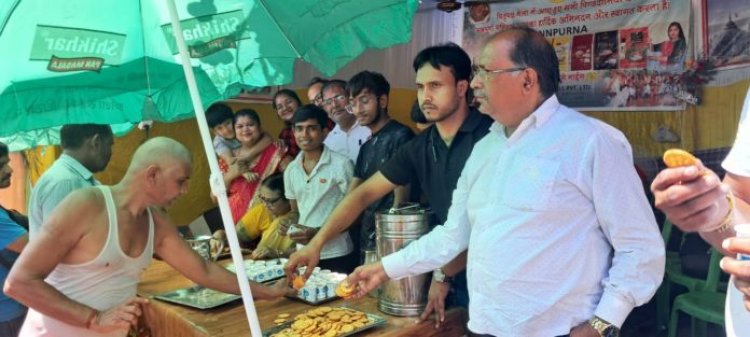 पितृपक्ष मेले में नारनौलियें अग्रवाल संघ प्रतिदिन 5000 तीर्थयात्रियों को पिला रही चाय, बच्चों से लेकर बुजुर्ग तक सेवा भाव में जुटें