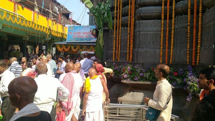 पांच टन गेंदा, कमल, गुलाब, लिली व अन्य फूलों से विष्णु पद मंदिर को सजाया, भक्ति का ही एक अटूट मार्ग है श्रृंगार-कल्लू हैदराबादी