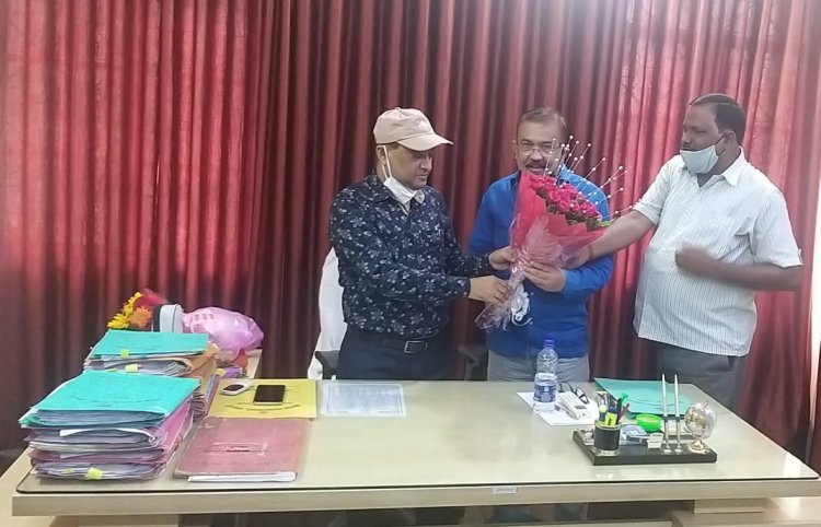 सादात अनवर ने लिया एडिशनल कलक्टर का प्रभार, कहा, प्रशासनिक कार्यों का त्वरित निष्पादन होगी प्राथमिकता