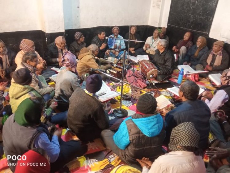 पटवाटोली मानपुर में रामलाला प्राण प्रतिष्ठा महोत्सव के पूर्व संध्या पर रामायण मंडली की ओर से भव्य रामायण गायन प्रस्तुत किया गया