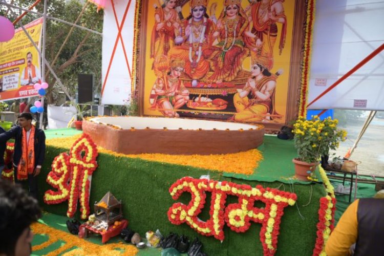 1500 लीटर तेल से प्रज्ज्वलित हुआ सबसे बड़ा दीपक