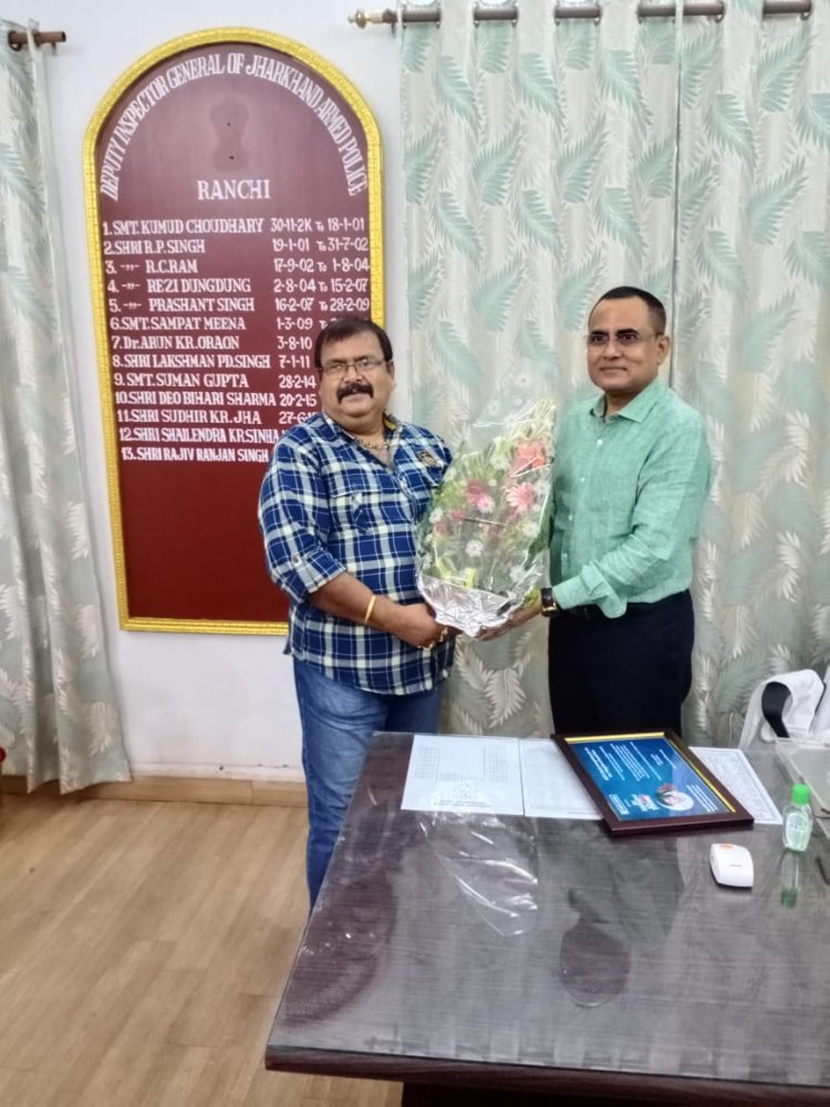 समाजसेवी राजेंद्र सिंह ने डीआईजी राजीव रंजन सिंह का किया अभिनंदन