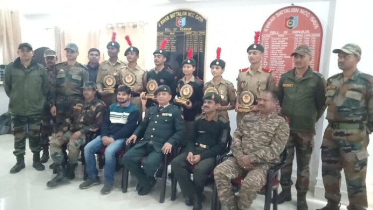 गणतंत्र दिवस परेड से लौटे कैडेटों को कमांडिंग ऑफिसर ने मोमेंटो और नगद पुरस्कार देकर सम्मानित किया