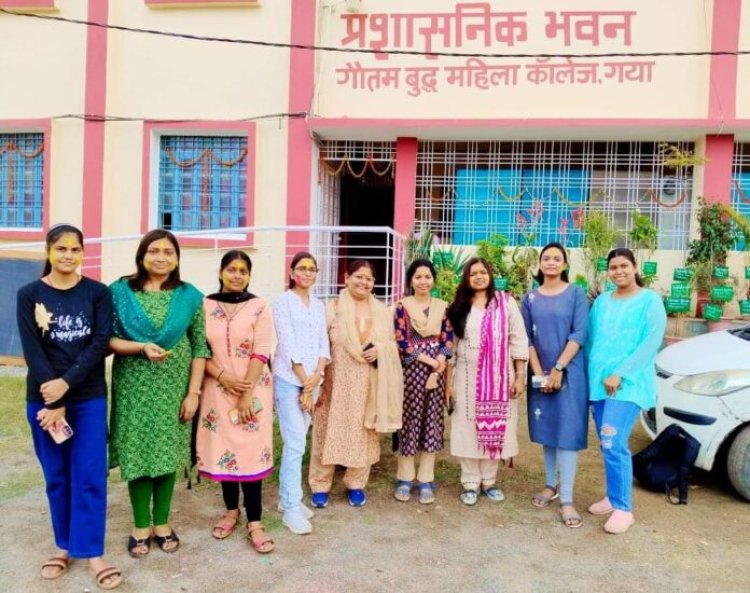 जीबीएम कॉलेज में छात्राओं ने रंग-अबीर लगाकर मनायी होली, बुराई पर अच्छाई की विजय का संदेश देती है होली