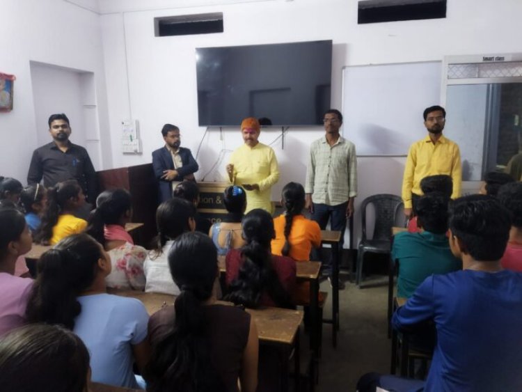 बिहार दिवस के अवसर पर बुनकर नगरी मानपुर पटवाटोली में आचार संहिता के कारण कार्यक्रम सादगी से मनाया गया