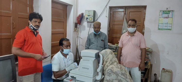 आम जनता हेल्पलाइन का नि:शुल्क नेत्र जांच शिविर आयोजित, मानव सेवा से बड़ा कोई धर्म नहीं : एजाज गद्दी