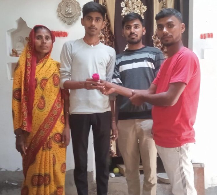 उदित कुमार ने मैट्रिक की परीक्षा में 463 नंबर लाकर स्कूल टॉप में प्रथम स्थान प्राप्त किया