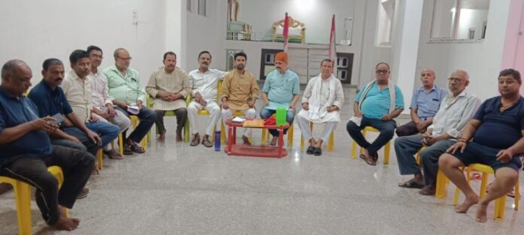 गया नगर निगम द्वारा होल्डिंग टैक्स में वृद्धि को लेकर निगम क्षेत्र मानपुर में किया गया बैठक