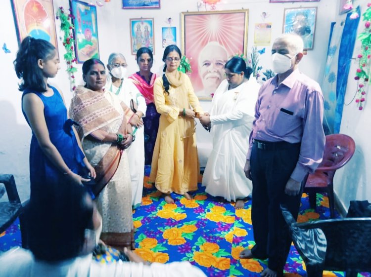 ब्रह्माकुमारीज़ ईश्वरीय विश्वविद्यालय गांधीनगर सेवा केंद्र मे रक्षाबंधन पर्व आयोजित