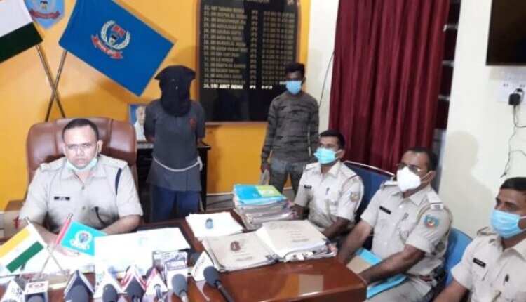 एक लाख का इनामी नक्सली गिरफ़्तार ।