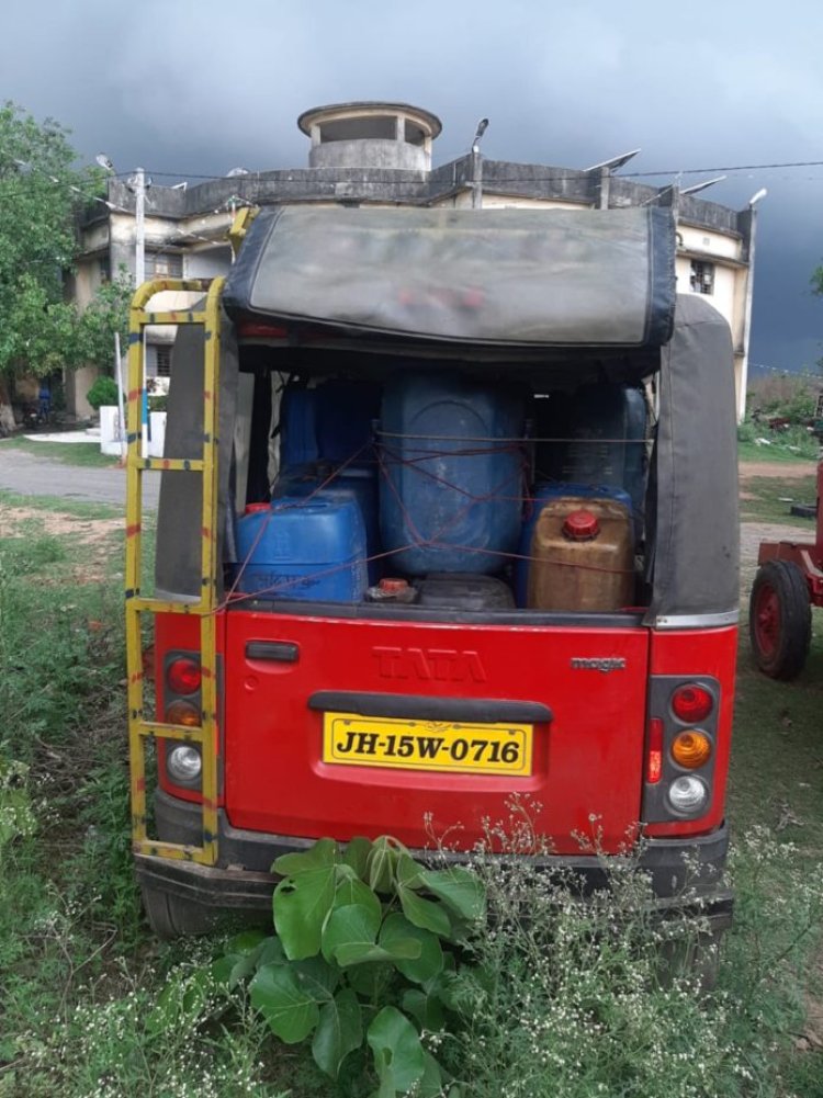 दर्दमारा बिहार – झारखण्ड बोर्डर से अवैध पेट्रोल व डीजल लोड मैजिक गाड़ी को पुलिस ने किया जब्त