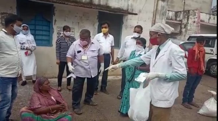 बख्तियारपुर : कुष्ठ रोगियों के बीच बांटी गई किट्स, मास्क एवं राहत सामग्री