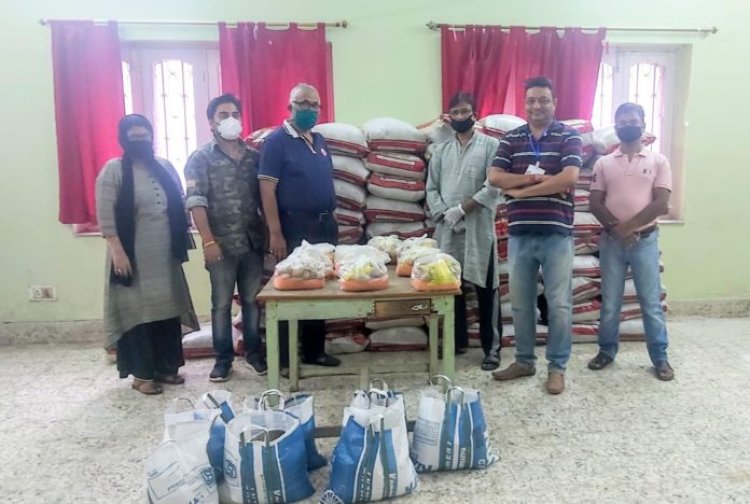 पूर्व केंद्रीय मंत्री सुबोधकांत सहाय की पहल,अखिल भारतीय कायस्थ महासभा ने जरूरतमंदों को बांटे खाद्य सामग्री