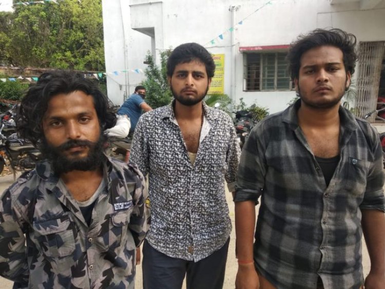 देवघर : दो दिन पूर्व हुए जानलेवा हमले में संलिप्त 3 आरोपितों ने पुलिस के समक्ष आत्मसमर्पण किया
