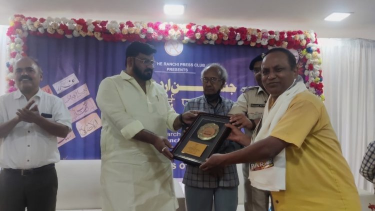 उर्दू पत्रकारिता में उत्कृष्ट उपलब्धि के लिए पत्रकार नवेन्दु उन्मेष सम्मानित