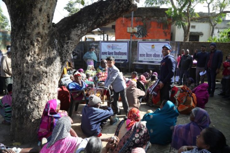 सरला बिरला विश्वविद्यालय ने जरूरतमंदों के बीच कंबल वितरण किया