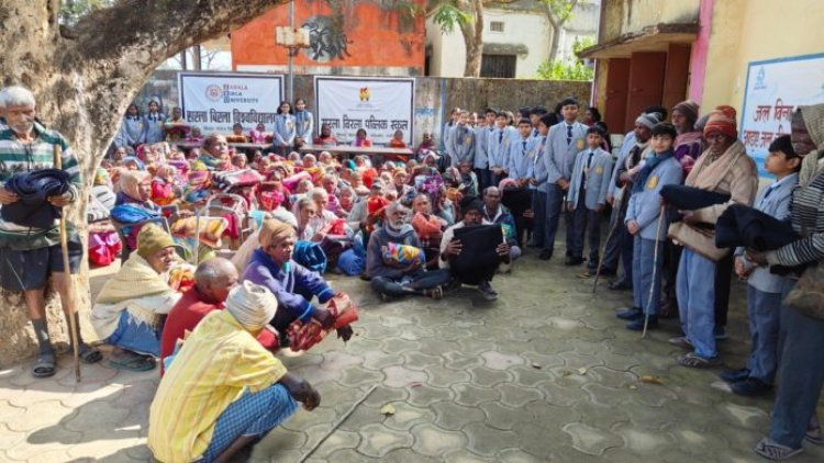 सरला बिरला पब्लिक स्कूल के बच्चों ने ठंड से बचने के लिए ज़रूरतमंदों को कंबल दिया