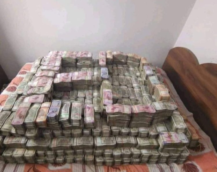 मुख्यमंत्री की करीबी IAS पूजा सिंघल के देश भर में 18 ठिकानों पर ED का छापा, 25 करोड़ नक़द बरामद