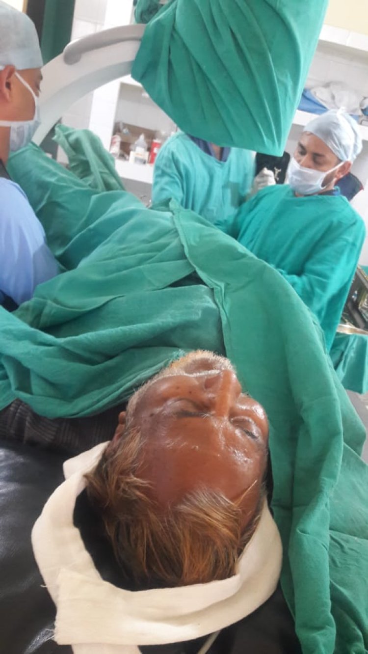 जटिलतम सर्जरी द्वारा कूल्हे की हड्डी का सफल ऑपरेशन