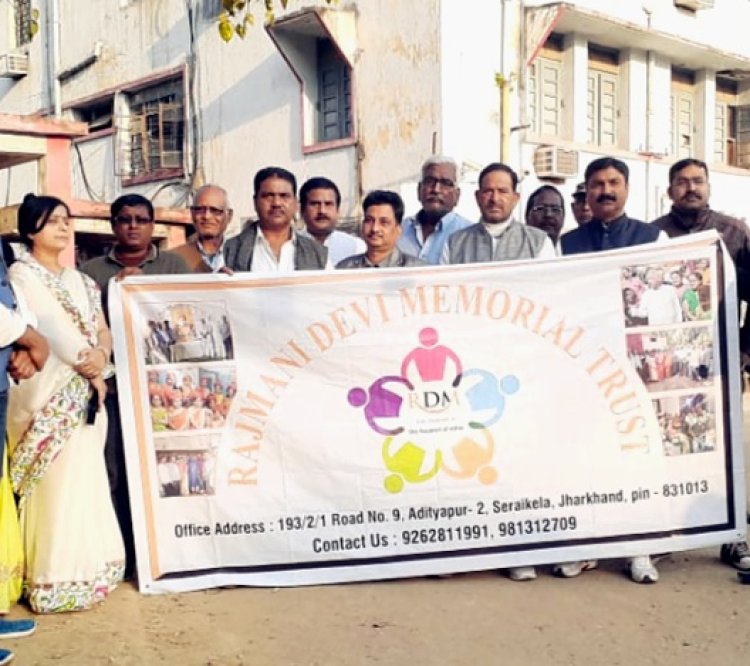 राजमणि देवी मेमोरियल ट्रस्ट ने अशक्त और लाचार रोगियों के बीच कंबल वितरित किया