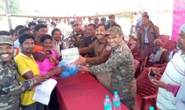 सामुदायिक पुलिस कार्यक्रम आयोजित,पुलिस अधीक्षक ने युवाओं को खेल सामग्री और जरूरतमंद ग्रामीणों को कंबल का वितरण किया