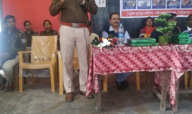 चक्रधरपुर में मनाया गया सड़क सुरक्षा सप्ताह, थाना प्रभारी ने दी यातायात नियमों की जानकारी