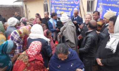 स्वामी सदानंद जी महाराज के शिष्यों ने निर्धन व लाचार बुजुर्गों संग मनाया नववर्ष,ग्रामीणों के बीच बांटें कंबल