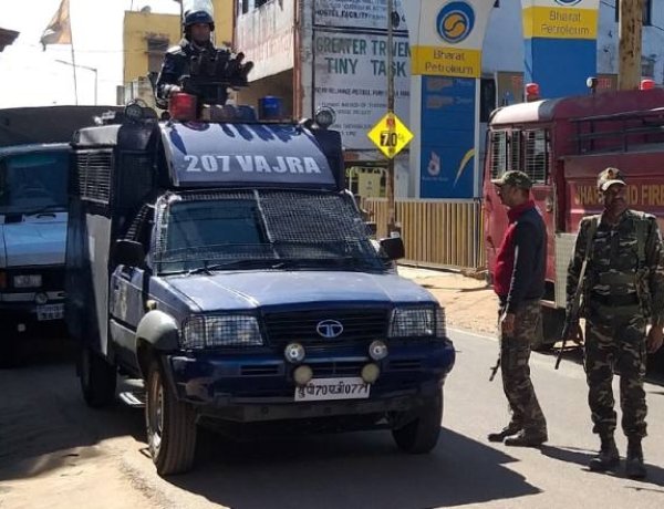 लोहरदगा में स्थिति तनावपूर्ण। प्रशासन द्वारा कर्फ्यू लगा कर शांति बहाल करने का प्रयास