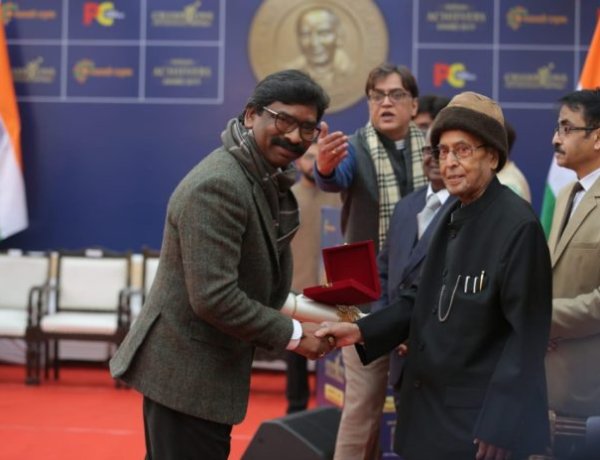 अवार्ड राज्य की जनता और गुरुजी को समर्पित करता हूँ : हेमंत सोरेन