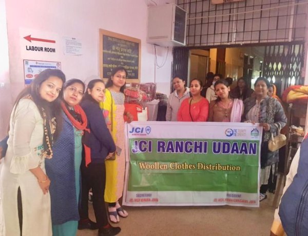 जेसीआई,रांची उड़ान ने गरीबों-बेसहारों के बीच किया गर्म वस्त्र व अन्य उपयोगी सामग्री का वितरण,अध्यक्ष राखी गंगवाल ने कहा पीड़ित मानवता की सेवा से होती है सुखद अनुभूति