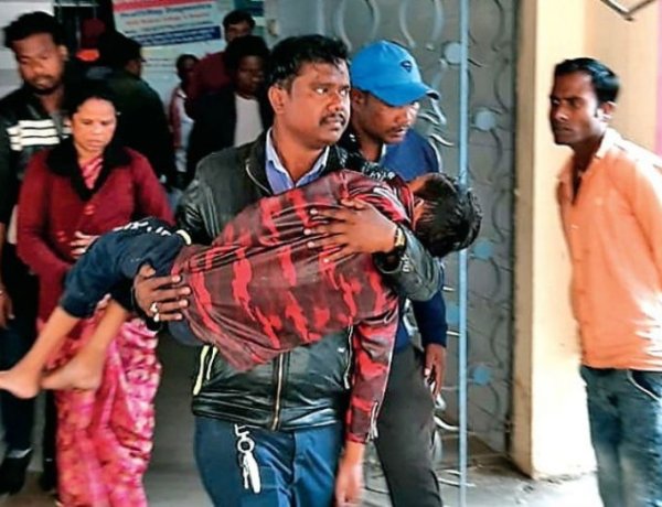 बच्चे के दिल में छेद था, अस्पतालाें ने आयुष्मान कार्ड होने के बाद भी नहीं किया इलाज; पिता की गोद में दम तोड़ा