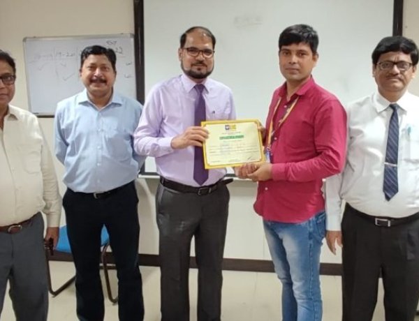 निपु सिंह को मिला एलआईसी बिक्रय प्रशिक्षण सर्टिफिकेट