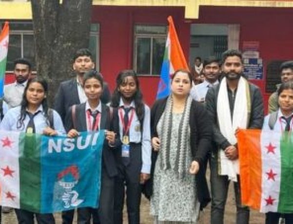 डोरंडा कॉलेज के छात्रों की मांगों को लेकर NSUI ने रांची विवि के कुलपति का किया घेराव