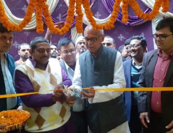 बख्तियारपुर बाजार में लाइफ लाइन क्लीनिक के उद्घाटन समारोह में पहुंचे विधायक रणविजय सिंह
